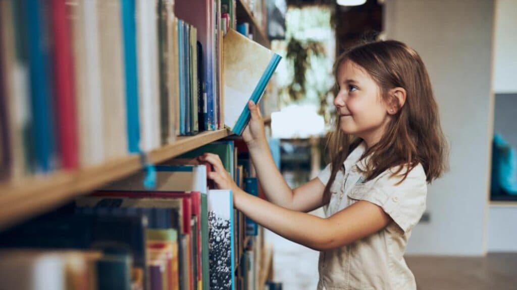 Strategii pentru a încuraja lectura în rândul copiilor în 2026 | Recomandări de la Editura Arthur