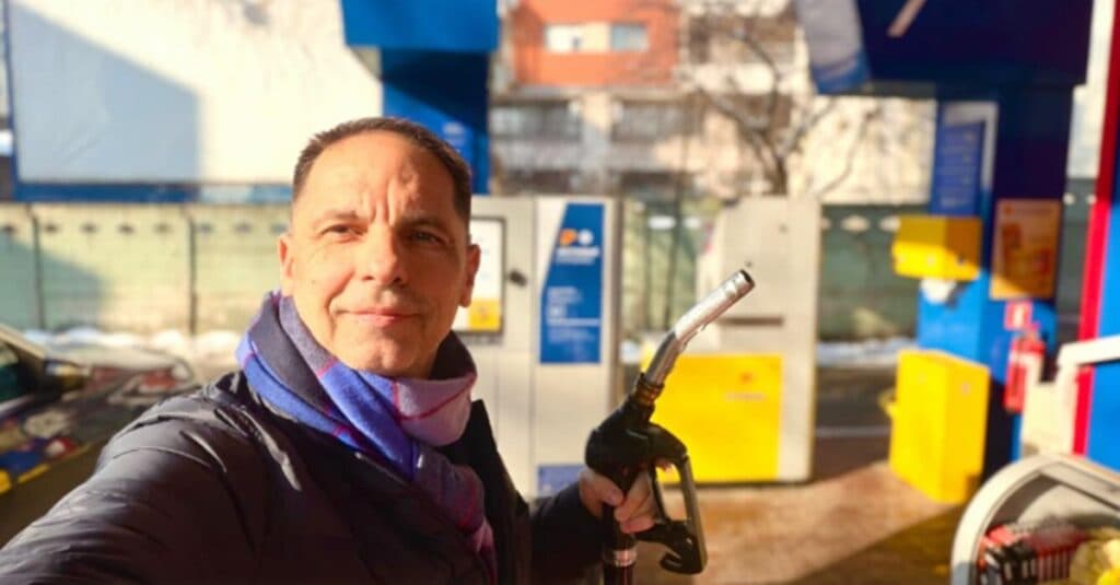 Dan Negru, nemulțumit de prețurile reduse ale combustibililor în Republica Moldova. Comparativ cu România, cât plătim pentru un litru? „Aici nu alimentăm mașinile, ci bugetul.”