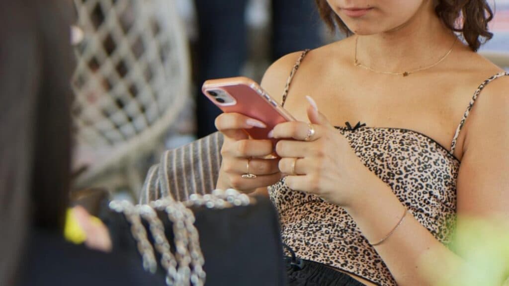 De ce agențiile de informații din SUA sugerează resetarea telefoanelor iPhone și Android. Recomandări din ghidul oficial