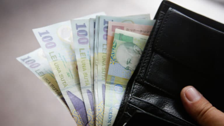 Începând cu 1 ianuarie 2026, se aplică noi creșteri de taxe și impozite: ce modificări aduc și cine va suporta costurile mai mari?
