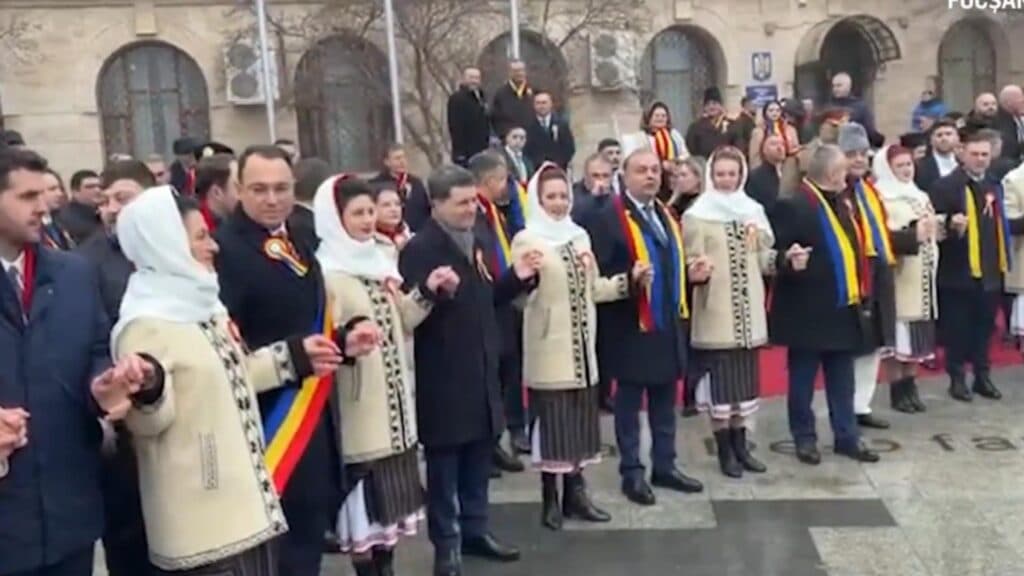 Democrația în România: Huiduielile adresate lui Nicușor Dan, transformate în prilej de amendare pentru contestatari
