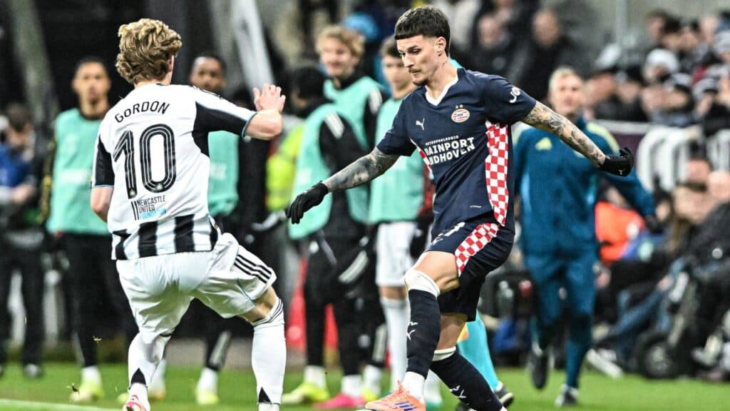 Dennis Man, sub tirul criticilor după înfrângerea PSV-ului în fața lui Newcastle: „Lipsit de eficiență!”
