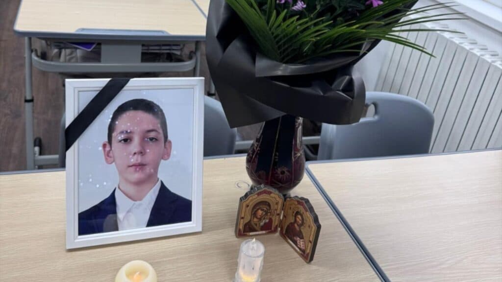 Tragedie și credință în urma pierderii lui Matei. Tânărul de 14 ani, fiul unui preot, și-a găsit sfârșitul într-un accident tragic, plonjând cu mașina în râu împreună cu mama și frații săi