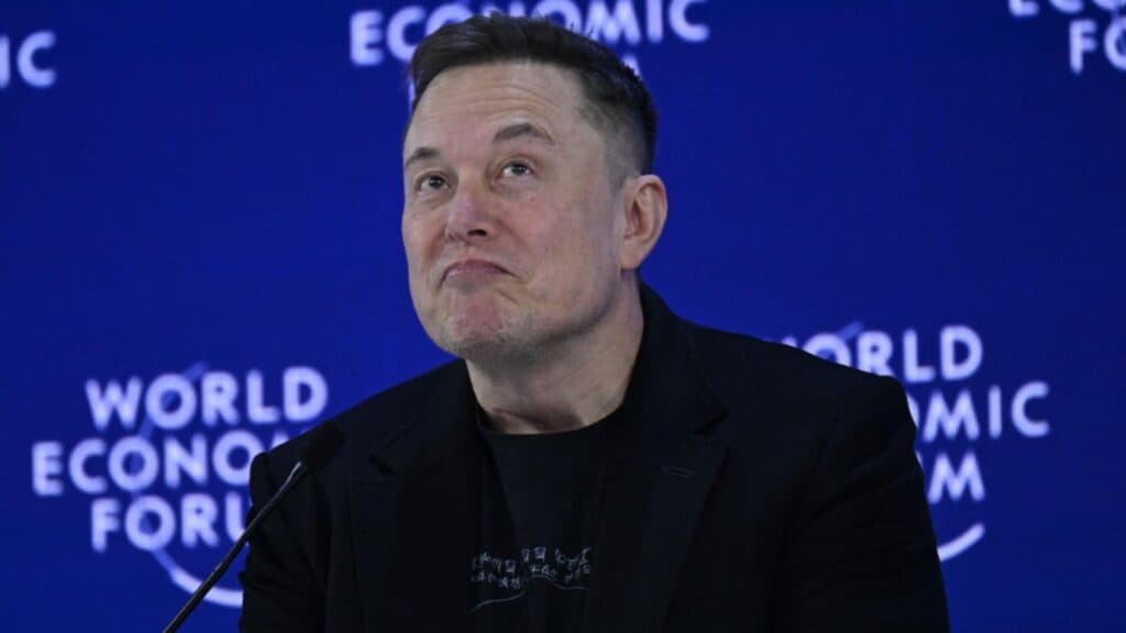 Elon Musk anunță la Davos invazia roboților din 2027: „Vor depăși numărul oamenilor.”