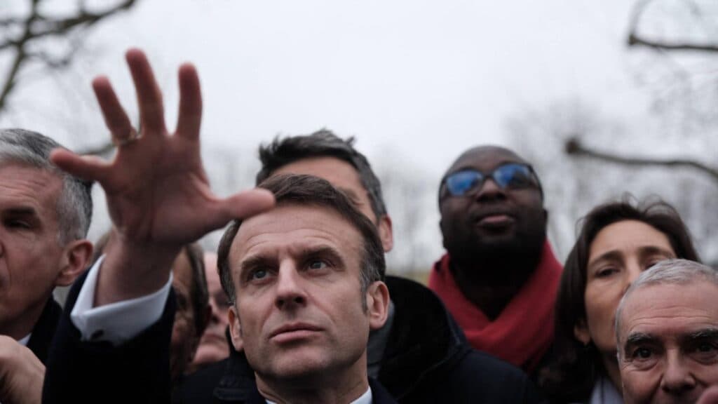 Emmanuel Macron își exprimă dezacordul față de tacticile utilizate pentru a-l destitui pe Maduro, subliniind că Franța nu a susținut și nu a validat acțiunea