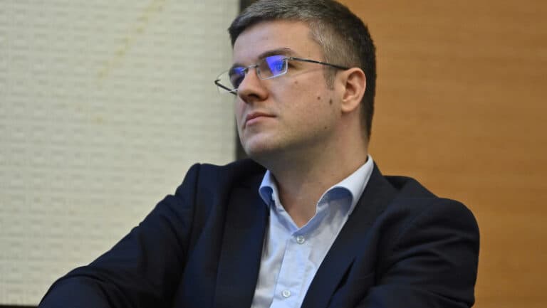 Darău: Pachetele de relansare în lege nu sunt suficiente. Trebuie să le dăm avânt prin încredere și atitudine responsabilă în politică