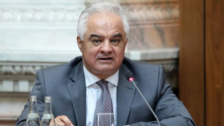 Oficial BNR: „Tăierile de 10% în administrație nu rezolvă nimic”. Problema majoră: România continuă să se comporte ca în anii ’60 ai lui Ceaușescu