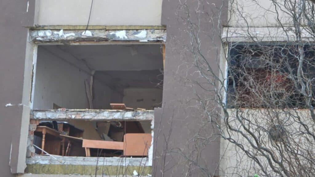 Detonare devastatoare într-un imobil din Buzău. Planul Roșu de Intervenție a fost declanșat