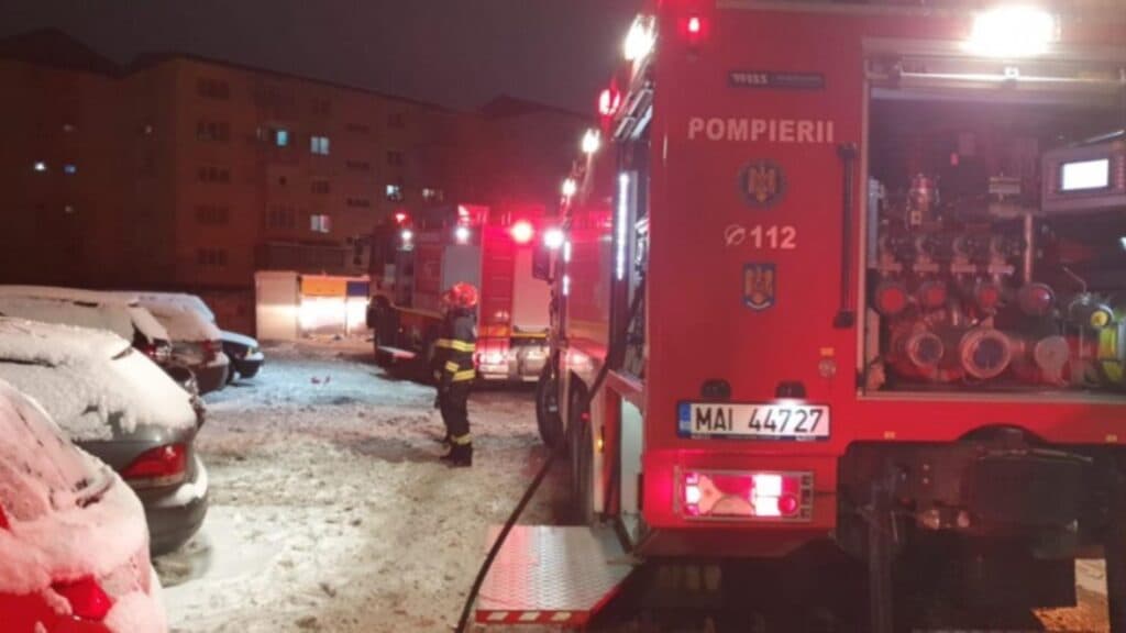 Incendiu devastator în Zalău, după o explozie puternică. Planul Roșu de Intervenție a fost activat