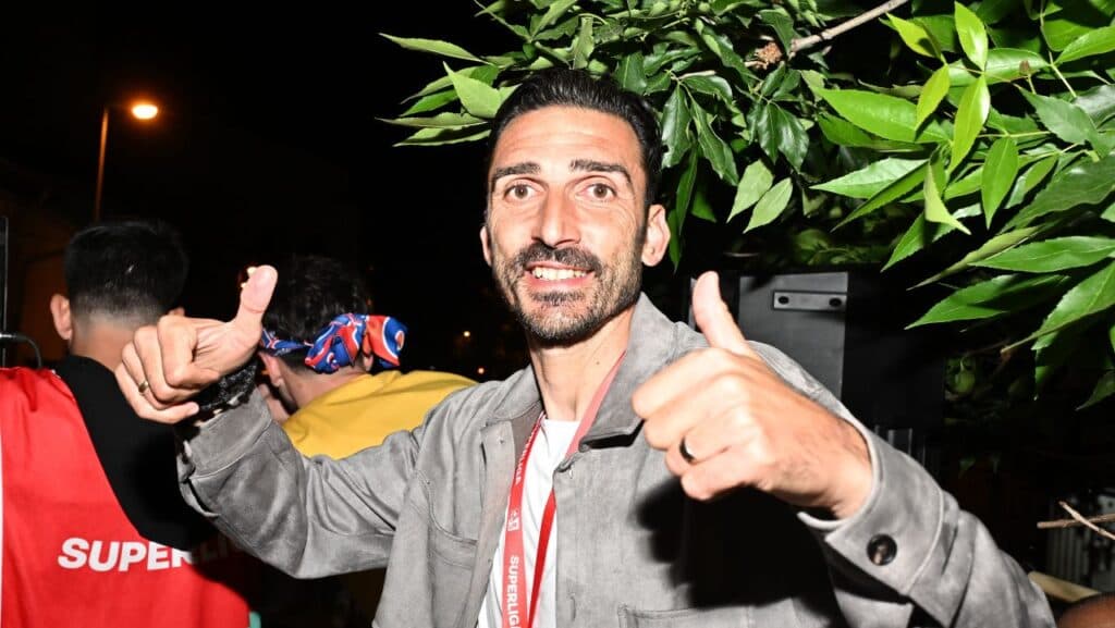FC Argeș întâlnește FCSB la ora 20:00. Ce formație va alinia Charalambous în debutul anului 2026 și care este echipa preferată de casele de pariuri? Analiza și pronosticurile lui Dan Chilom