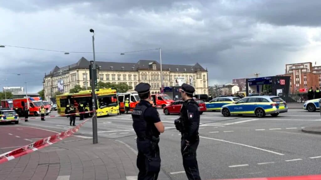 Decizia surprinzătoare a magistraților în cazul femeii care a atacat 15 persoane în gara din Hamburg