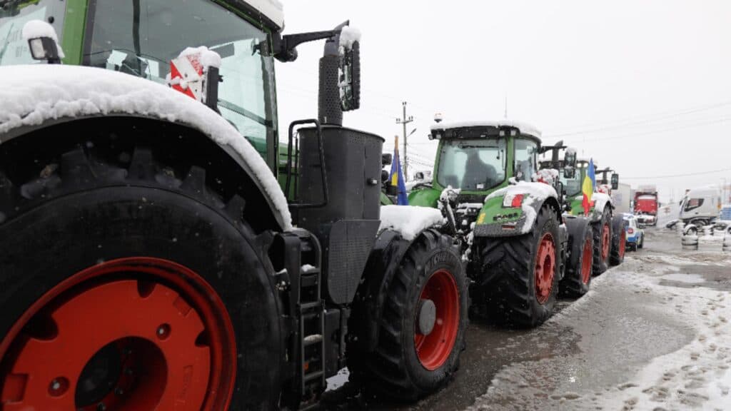 Agricultorii români solicită autorităților să renunțe la impozitarea suplimentară a importurilor de fertilizanți