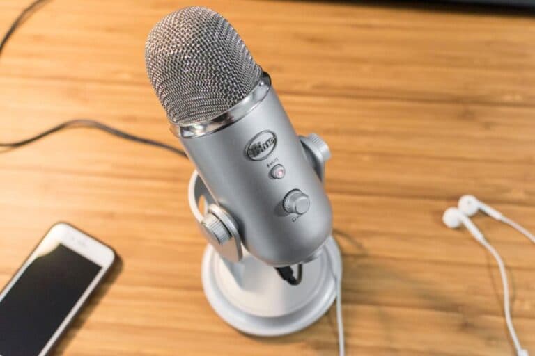 Noua unealtă din Google Classroom folosește Gemini pentru a transforma lecțiile în episoade de podcast