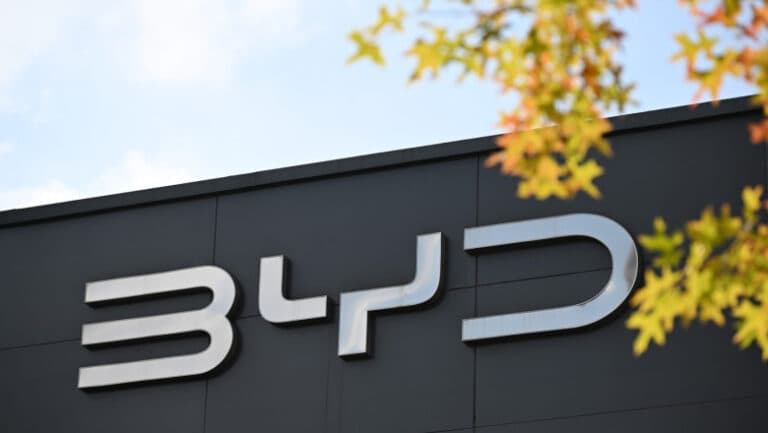 BYD: Ascensiunea către Titlul de Lider în Industria Mașinilor Electrice, Întrecând Tesla