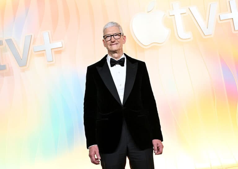 Se pare că Tim Cook nu stăpânește arta de a transforma inteligența artificială în profit