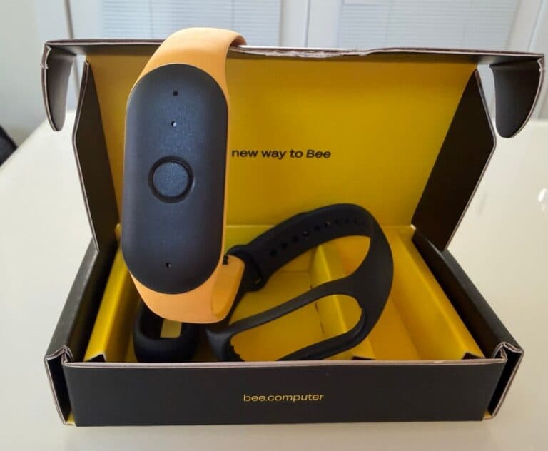 Experiență interactivă cu Bee, noul dispozitiv purtabil AI de la Amazon