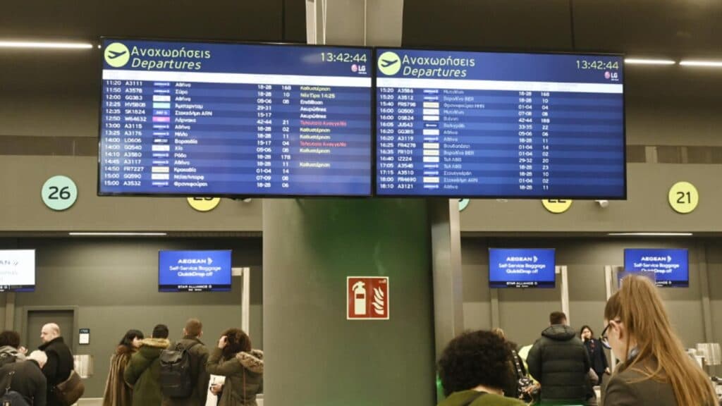 Aeroporturile din Grecia în criză: zborurile blocate pe întreg teritoriul național