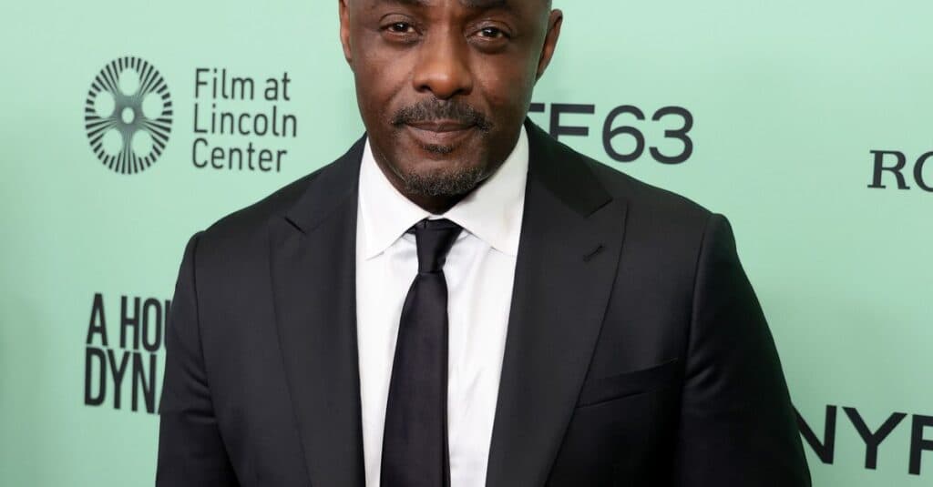 Idris Elba a primit o sancțiune pentru că a circulat cu scuterul cu 45 km/h!