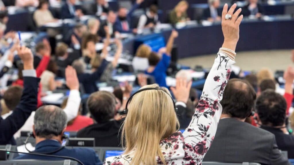 Împrumuturi fără costuri pentru Ucraina, dar greutăți financiare pentru România. Deciziile europarlamentarilor români și dublul standard european