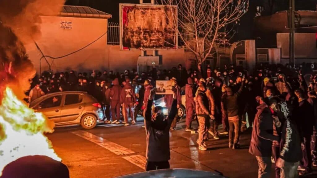 Iran avertizează asupra unor represalii împotriva bazelor americane în cazul unui atac: „Va purta răspunderea legală pentru victimele civile.”