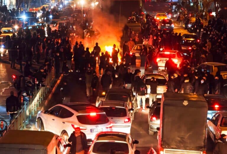 Iranul traversează una dintre cele mai îndelungate întreruperi de internet, pe fondul protestelor persistente