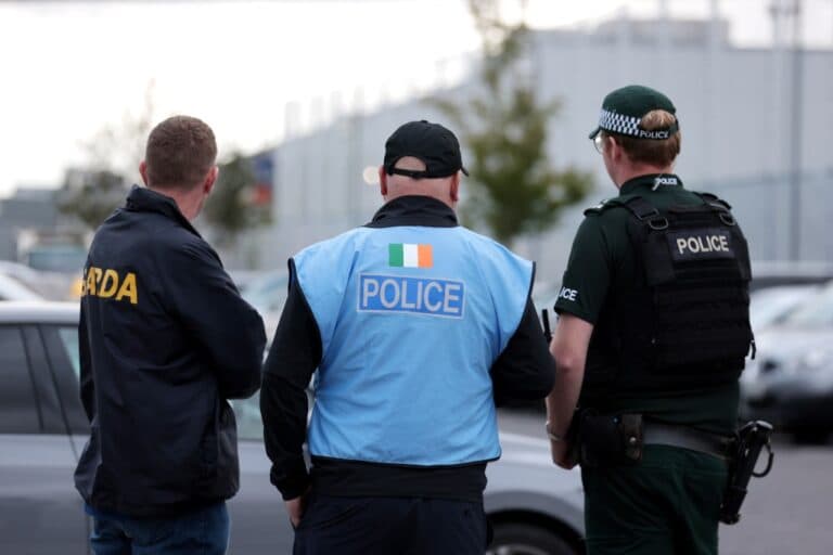 Irlanda intenționează să adopte o lege care permite utilizarea programelor spion de către poliție