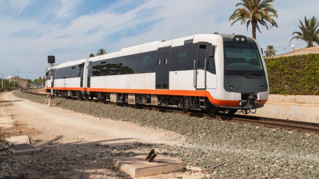 Oradea investește peste 90 de milioane de euro în 14 tramvaie-tren, lăsând austeritatea lui Bolojan în urmă