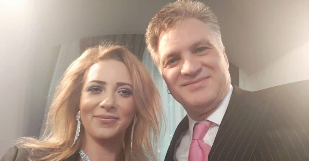 Laura Onilă face mărturisiri surprinzătoare despre legătura cu soțul ei: „Îi așez capul pe pieptul meu ca o mamă. Astfel, simt acea dragoste maternă.”