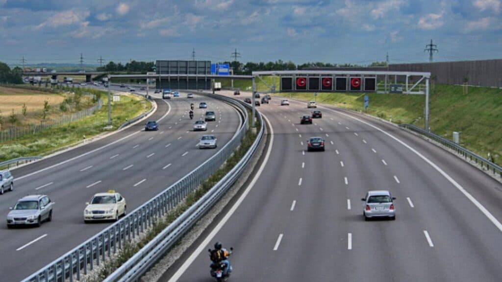 Șoc pentru șoferii care călătoresc în această țară: o taxă de 100 de euro pentru utilizarea drumurilor publice