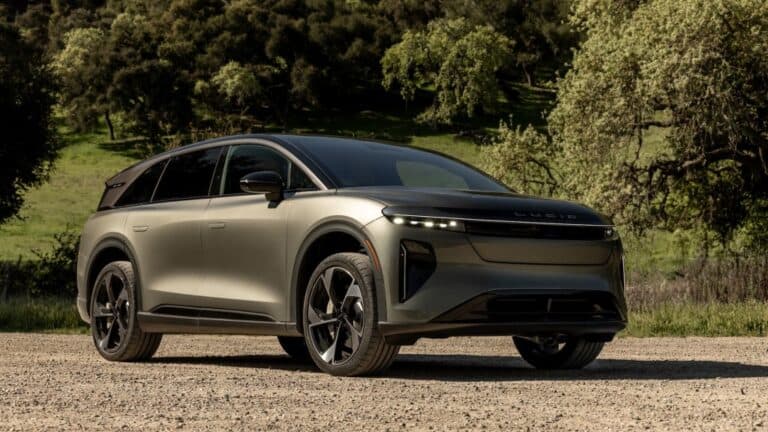 Lucid Motors își dublează producția de vehicule electrice în 2025, după dificultăți inițiale cu SUV-ul Gravity
