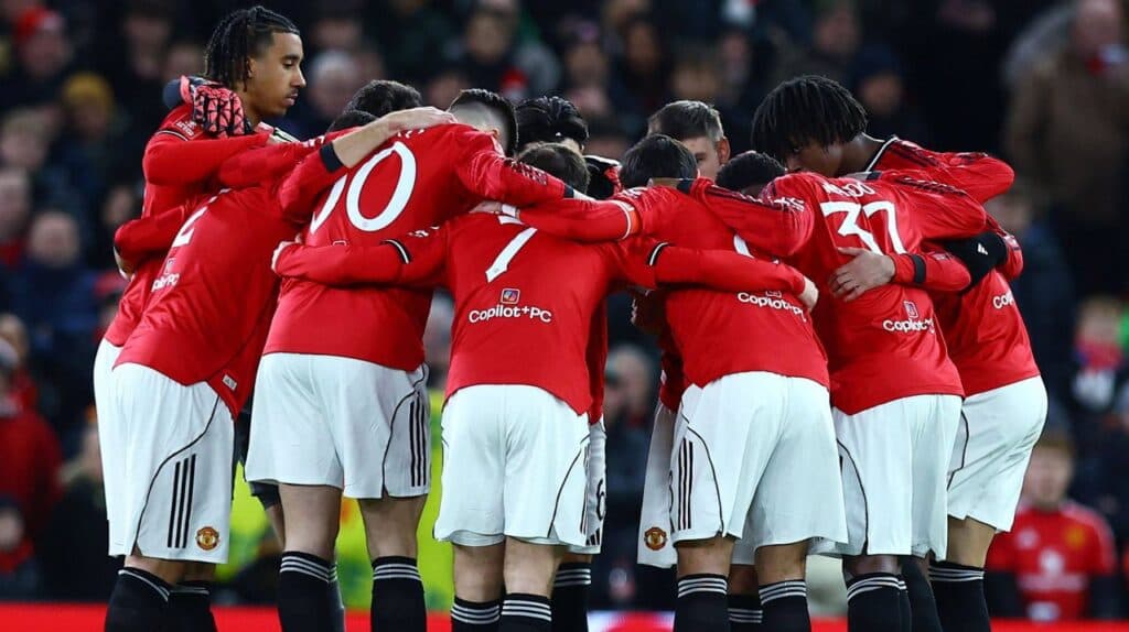 Manchester United se confruntă cu Manchester City, transmisie pe VOYO de la 14:30 | Michael Carrick își începe aventura în derby-ul cu Guardiola