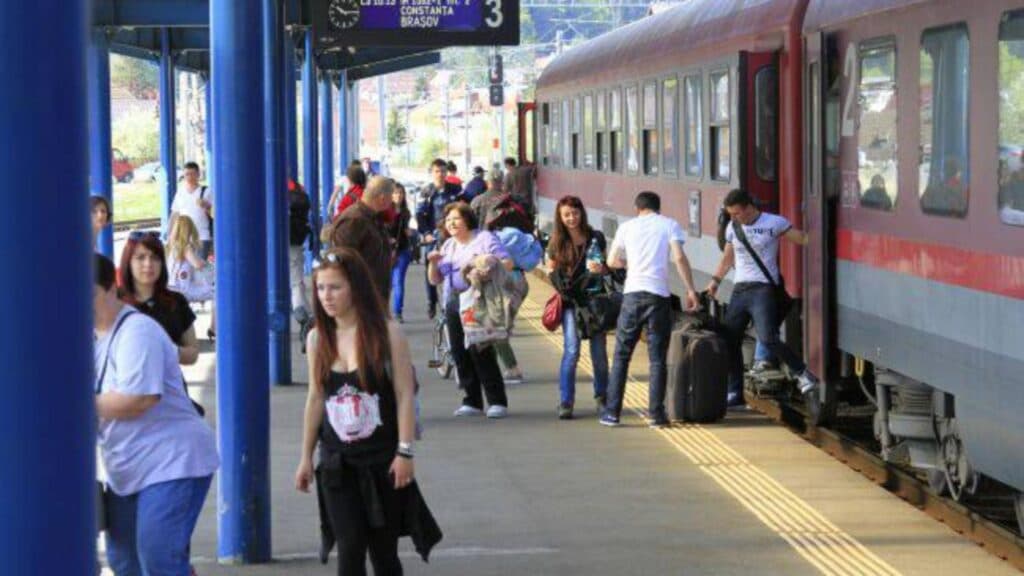 Reducerea drastică a bugetului: Bolojan oprește subvențiile pentru biletele de tren ale studenților și impactul șocant al măsurilor de austeritate