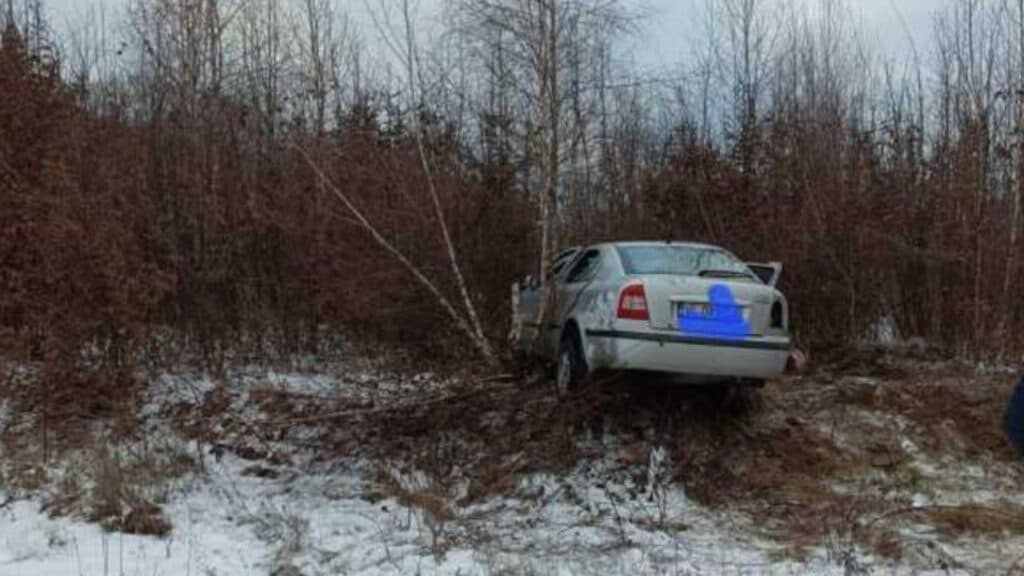 Accident în Sibiu: Trei tineri transportați de urgență la spital după ce mașina a părăsit drumul