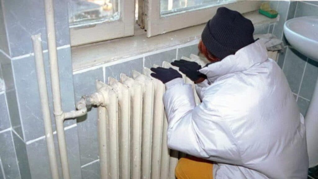 Bucureștenii se confruntă cu temperaturi extrem de scăzute în propriile cămine din cauza problemelor grave din rețeaua de încălzire – HARTA