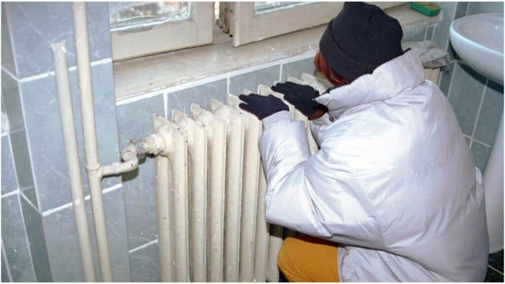 Bucureștenii se confruntă cu frigul în locuințe din cauza problemelor majore ale rețelei de termoficare – DESCOPERĂ HARTA