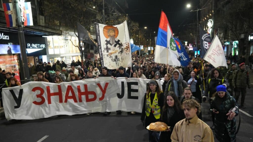 Zeci de mii de studenți s-au mobilizat în străzile Belgradului pentru a lupta pentru dreptul la educație și autonomia universitară