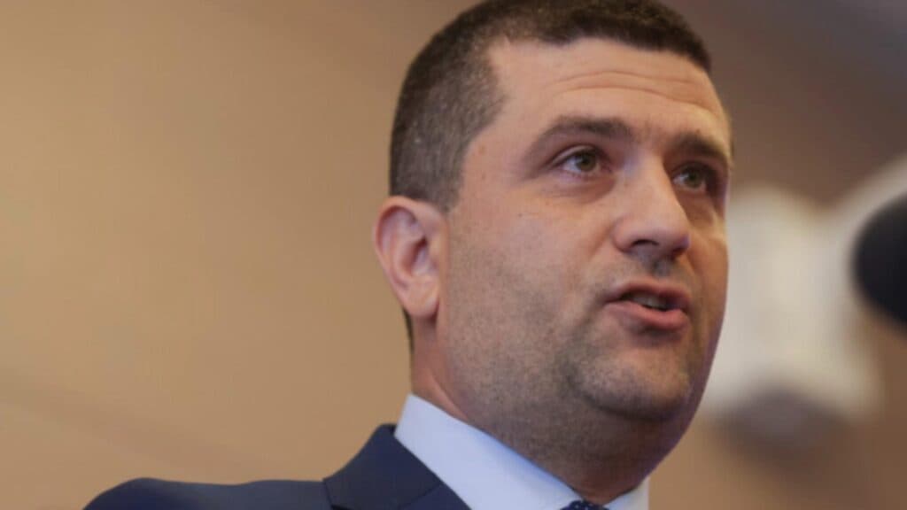 Ministrul Apărării, sub presiunea unei moțiuni simple. Radu Miruță, acuzat de afirmații imprudente