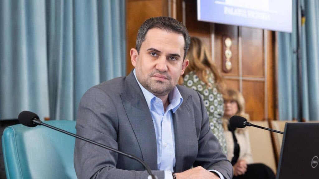 Ministrul Transporturilor își afirmă autoritatea: „Economia nu se revigorează prin taxe. Pachetul de relansare al PSD este ferm!”