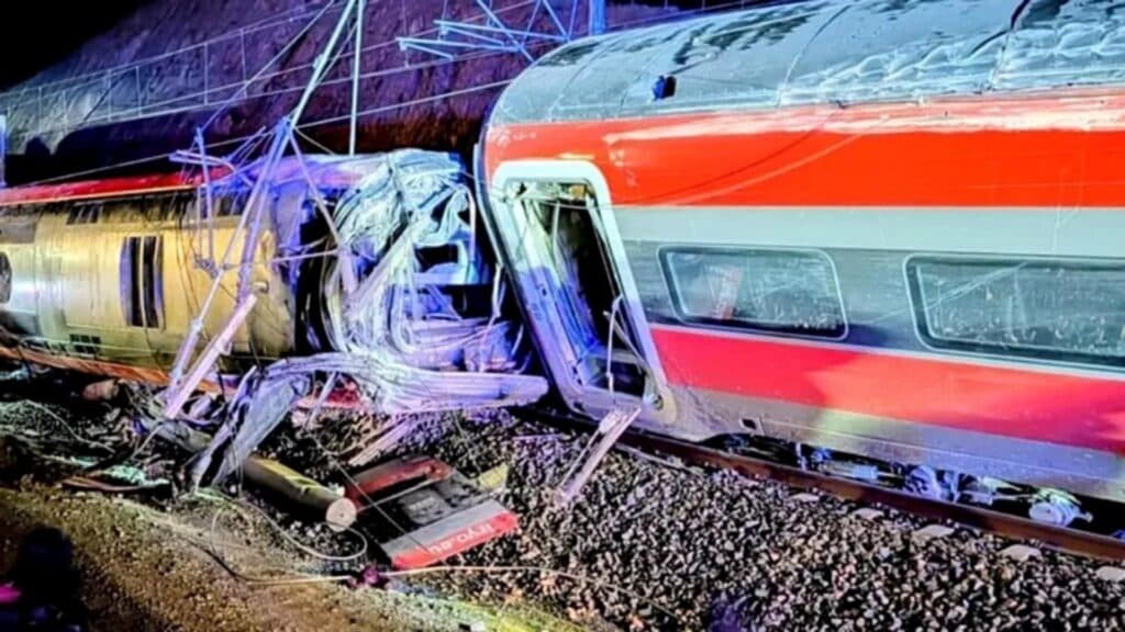 Minunea din mijlocul durerii: o fetiță de șase ani reușește să supraviețuiască după tragedia feroviară din Spania, în ciuda pierderii întregii sale familii