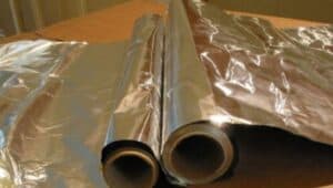 Descoperă secretul foliei de aluminiu: cum să o folosești corect pe fiecare parte
