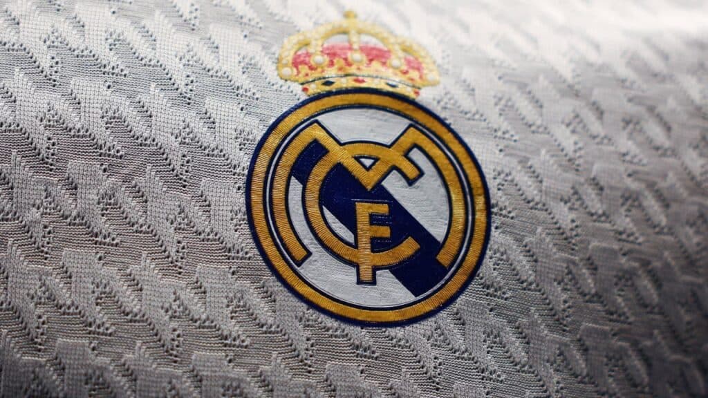 Știre de ultimă oră: Antrenorul acceptă oferta lui Real Madrid și se pregătește să pună pana pe hârtie!