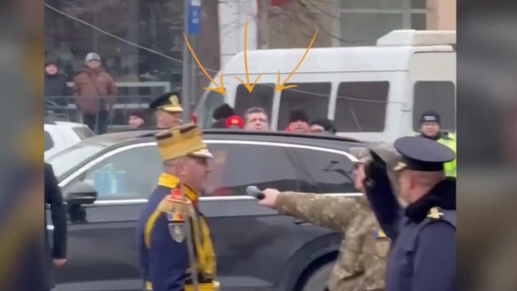 Nicușor Dan, un alt incident stânjenitor: onoruri militare în umbra mașinii