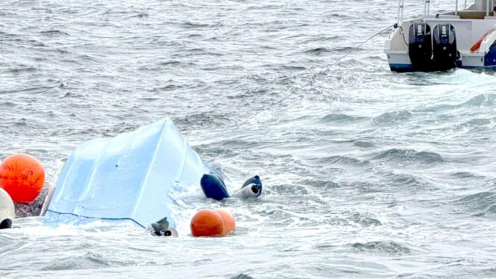 Tragedie în apele Omanului: o ambarcațiune cu 25 de turiști francezi s-a răsturnat, iar trei vieți s-au pierdut