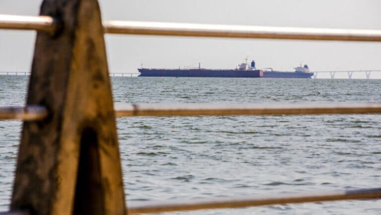 O duzină de petroliere a plecat din Venezuela, sfidând blocada lui Trump