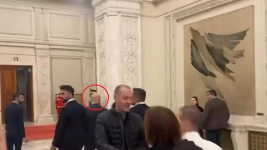 Ofițerul de presă al Executivului, penalizat după altercația cu jurnaliștii din Parlament: diminuare salarială de 5%