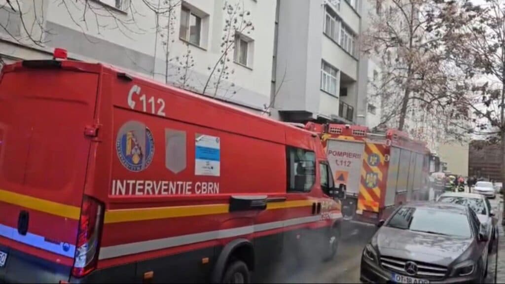 Alarmă în Slatina: Un liceu evacuat din cauza unui miros intens de gaze, peste 200 de persoane afectate