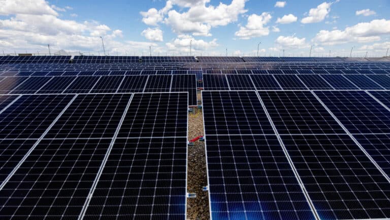 Piteștiul investește în energia verde: o centrală electrică fotovoltaică de peste 27 de milioane de lei se conturează în oraș