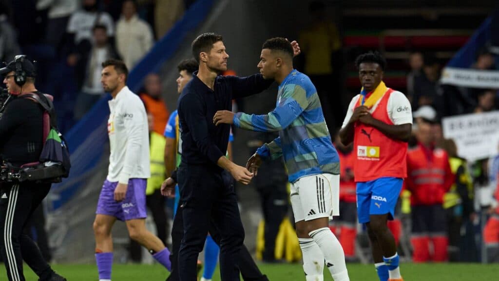 „Mbappé sparge tăcerea! Un mesaj emoționant pentru Xabi Alonso în urma șocului de la Real Madrid.”