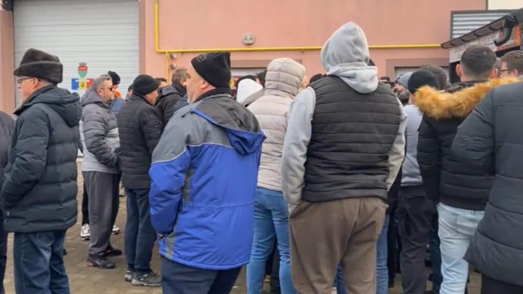 Revoltă la Salcea: Cetățenii, surprinși de impozitele mărite, vin să plătească anticipat pentru bonificații