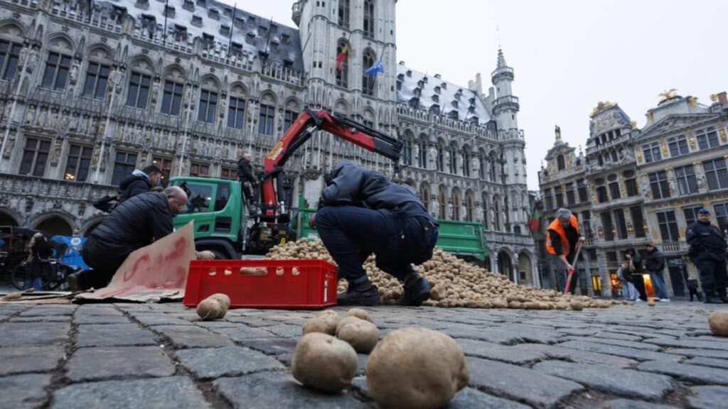 Mobilizare impresionantă la Bruxelles: 200 de fermieri români se alătură protestului împotriva acordului UE-Mercosur